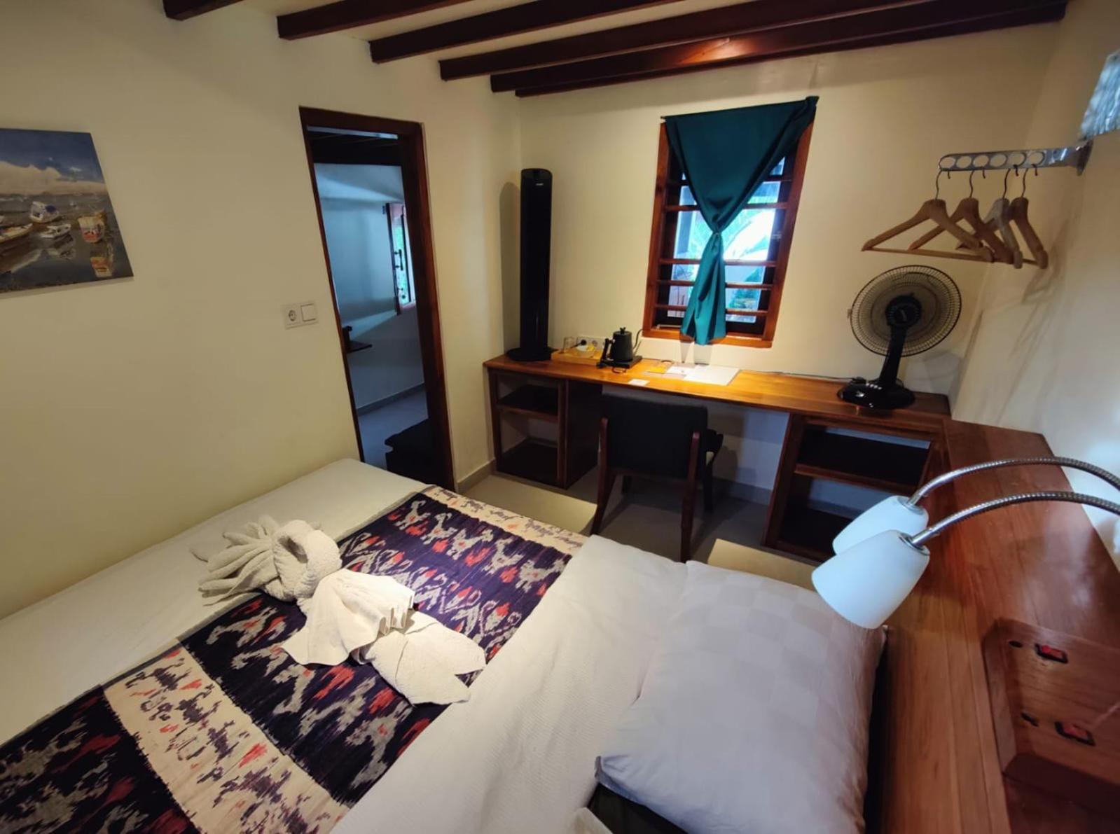 Cool Breeze Authentic Hotel Labuan Bajo Komodo Exterior photo